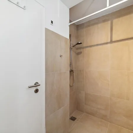 Moderne Fuer Monteure Und Geschaeftsreisende Apartamento
